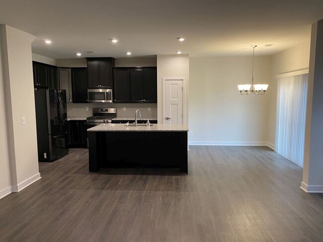 Building Photo - Great 3 Bed, 2 Story Townhome near Concord Mills