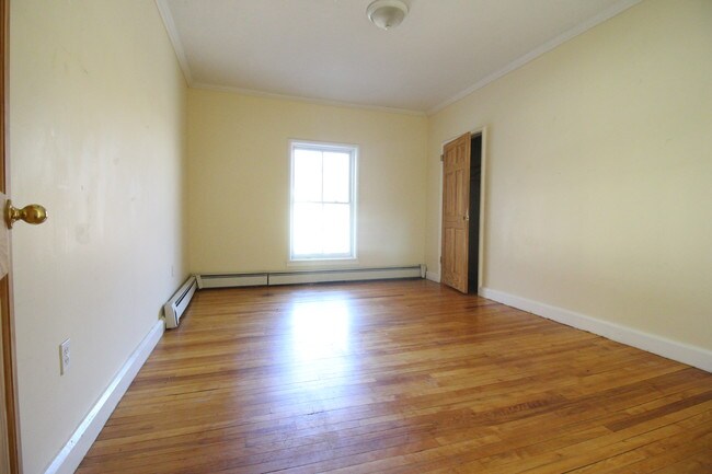Building Photo - 40 Chestnut St