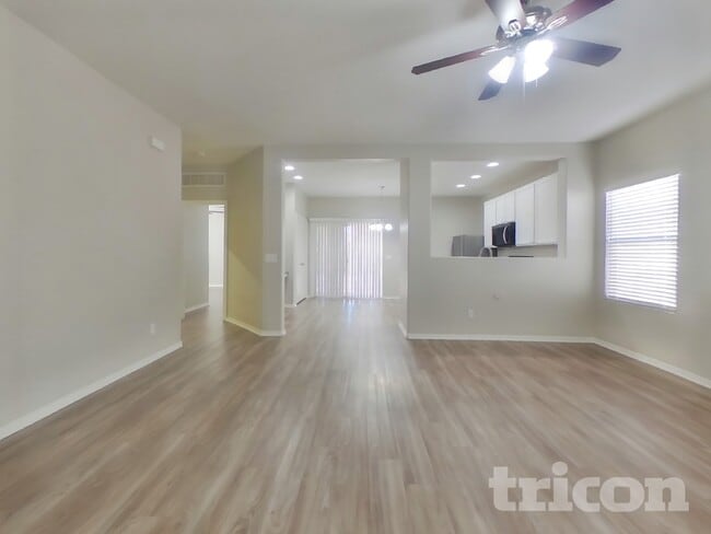 Foto del edificio - 15441 W Cameron Dr