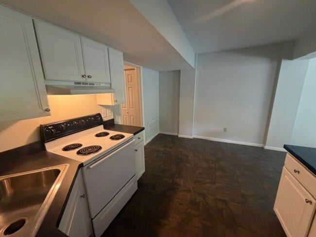 Building Photo - 206 64th St