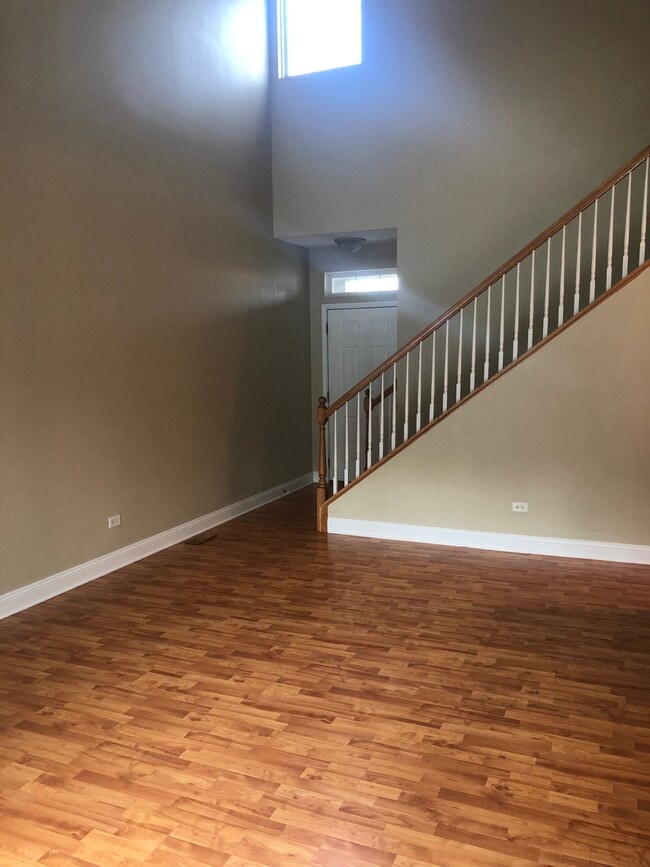 Building Photo - 1109 Clover Dr