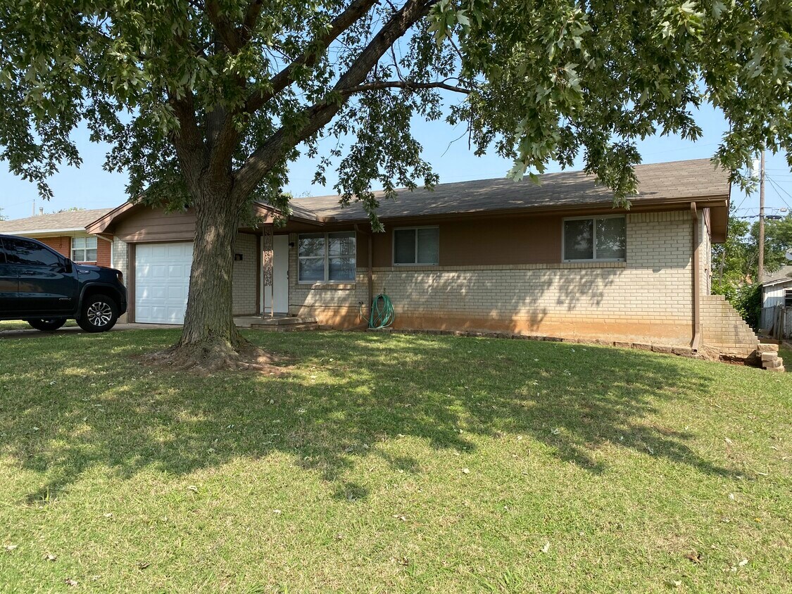 Foto principal - 733 W Main St