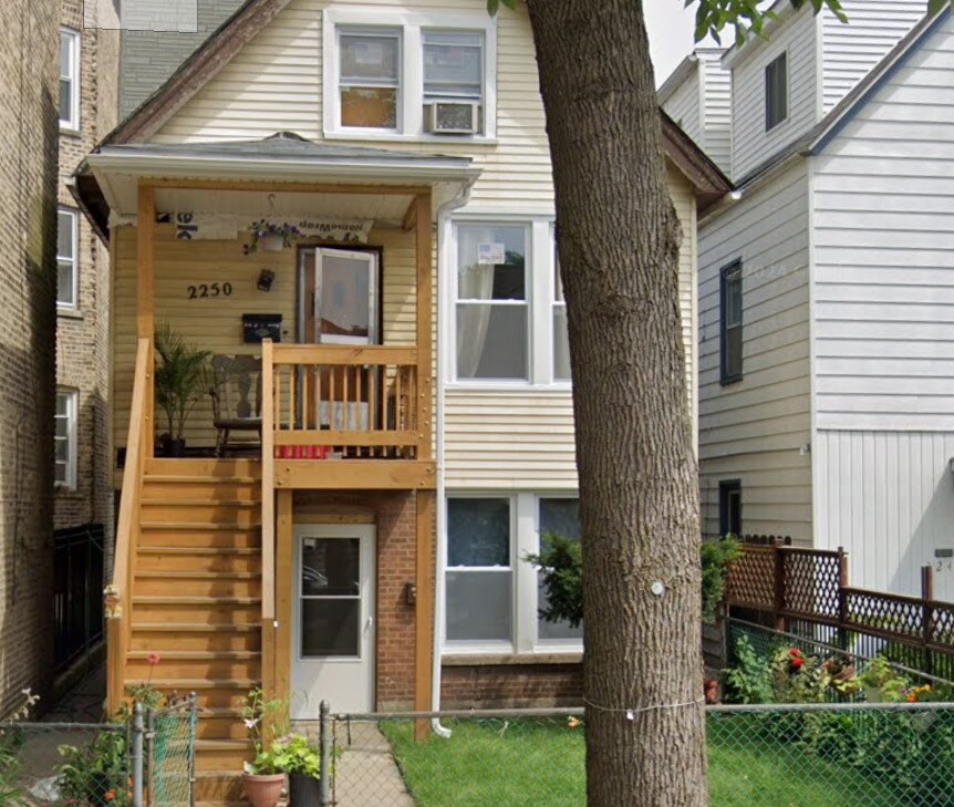 Primary Photo - 2250 W Winnemac Ave