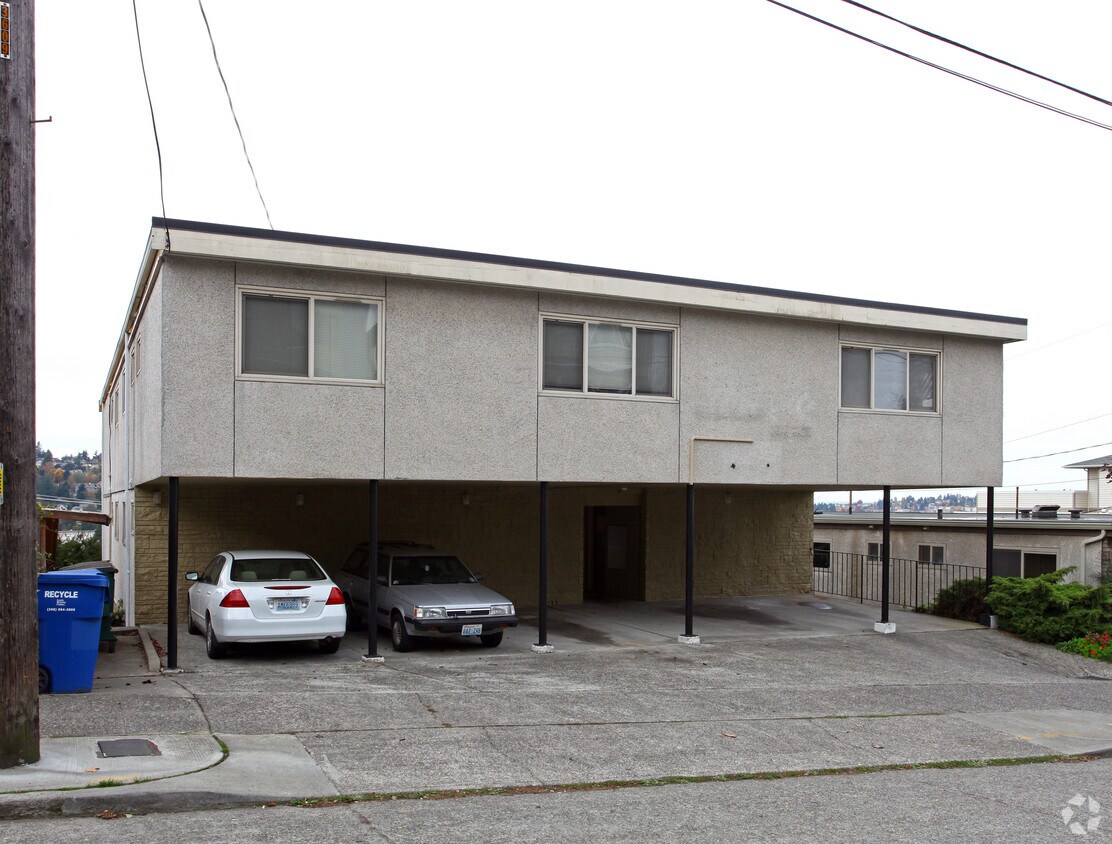Primary Photo - Dixie Jo Apartments