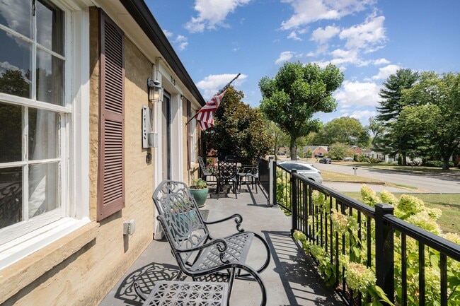 Building Photo - Updated and airy Brookside Home with a pool!