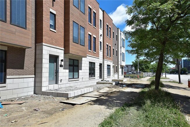 Building Photo - 1446 E 14th St