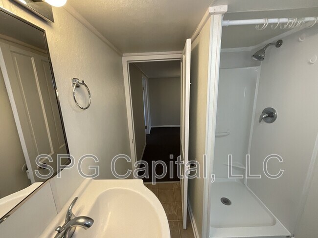 Building Photo - 401 E Neff Ave