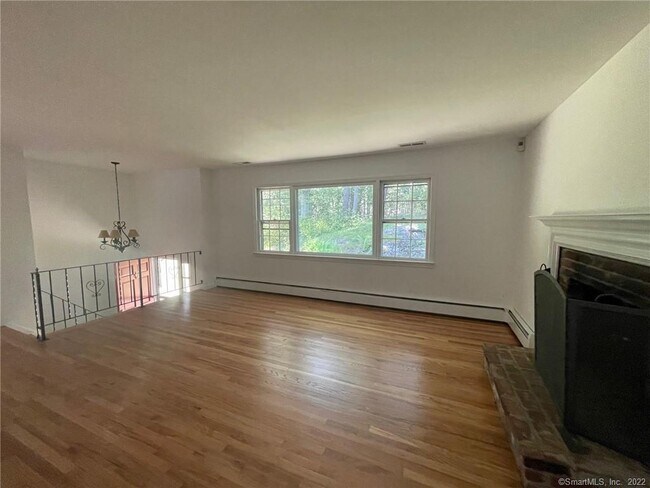 Foto del edificio - 8 Heathwood Ln