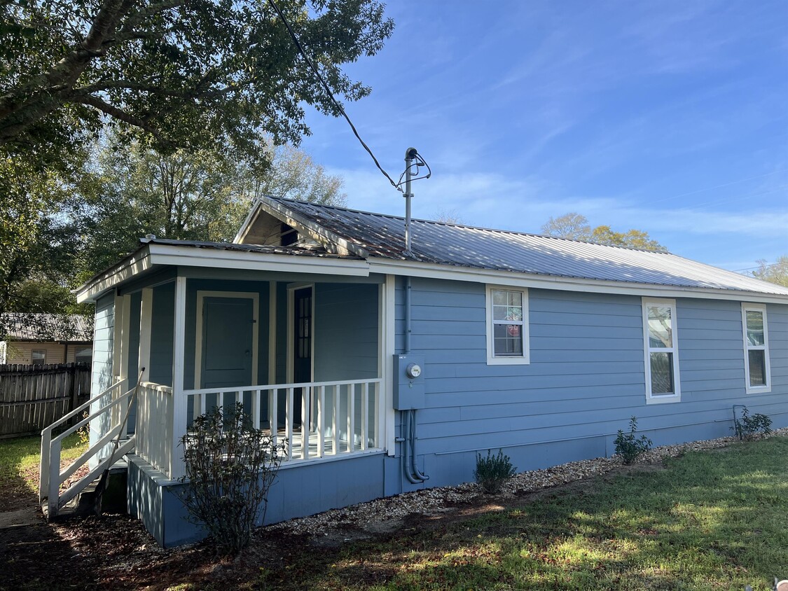 709 11th St, DeFuniak Springs, FL 32435 House Rental in DeFuniak