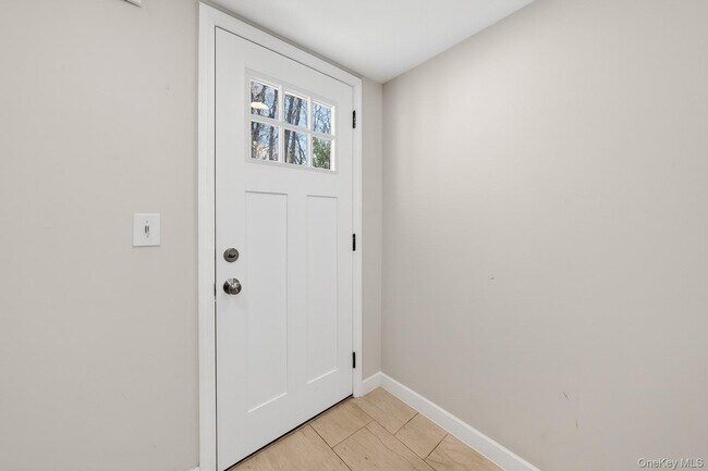 Foto del edificio - 12 Revere Rd