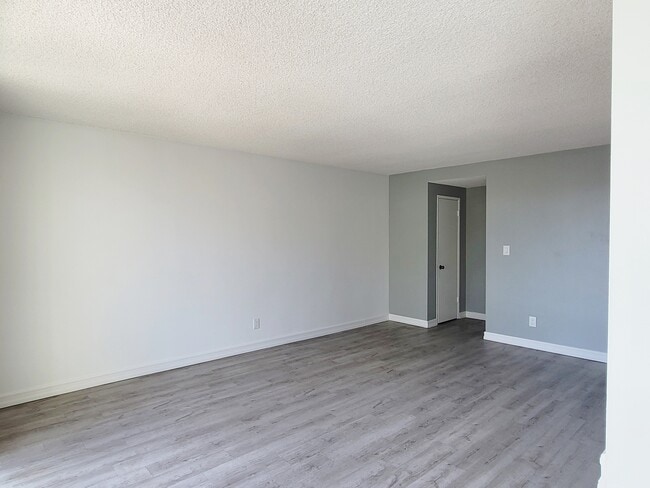 Building Photo - Westport Apartments