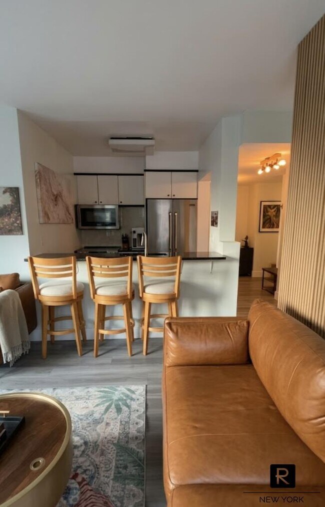Foto del edificio - 150 W 56th St