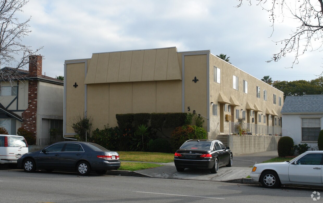 Foto principal - 502 S Chevy Chase Dr