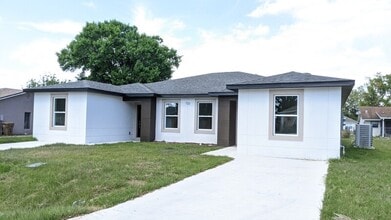 Building Photo - 733 Lucaya Dr