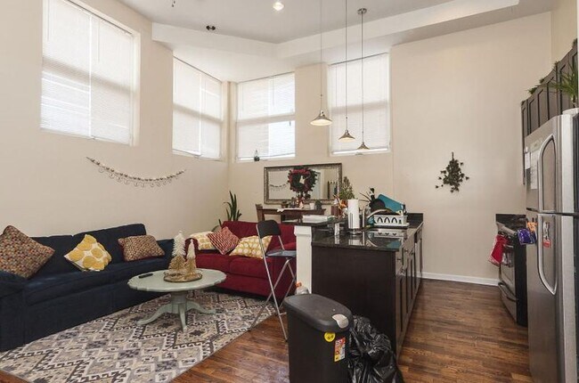 Foto del edificio - 1657 N Campbell Ave