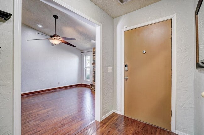 Foto del edificio - 13224 Marsh Ln