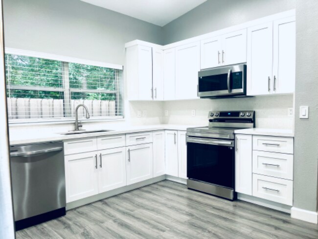 Foto del edificio - 6408 Sleepy Hollow Dr