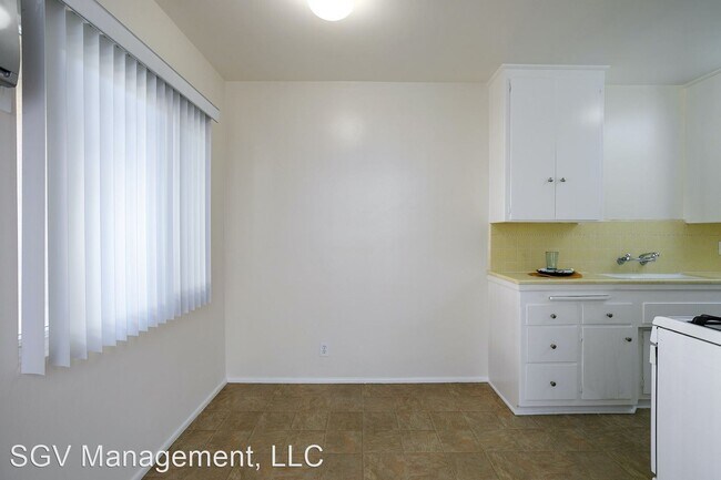 Building Photo - 221 W Lemon Ave