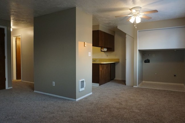 Building Photo - 815 S White Cloud Dr
