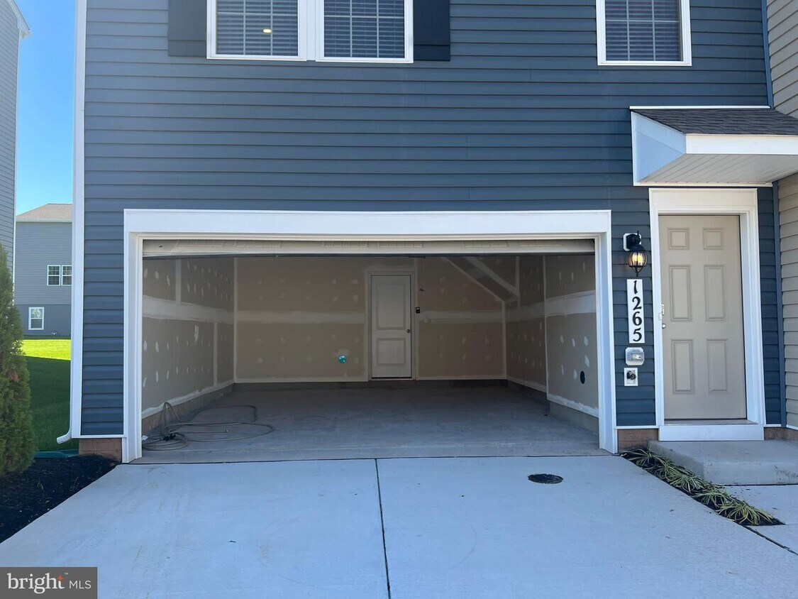 Foto principal - 1265 Apollo Dr