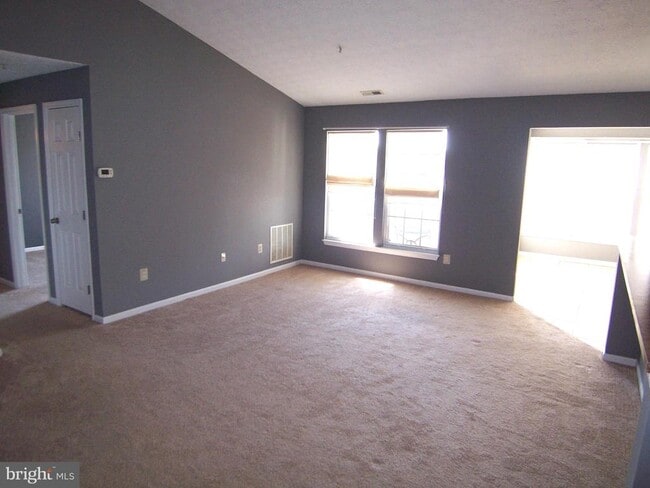 Building Photo - 902 Swallow Crest Ct