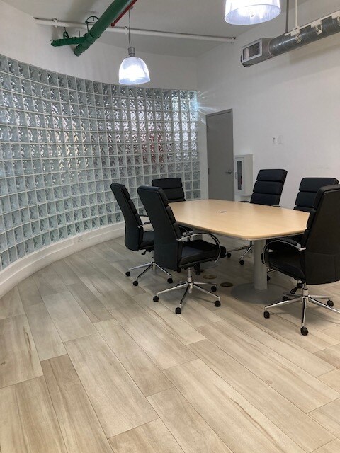 Centro de negocios - 3029 NE 188th St
