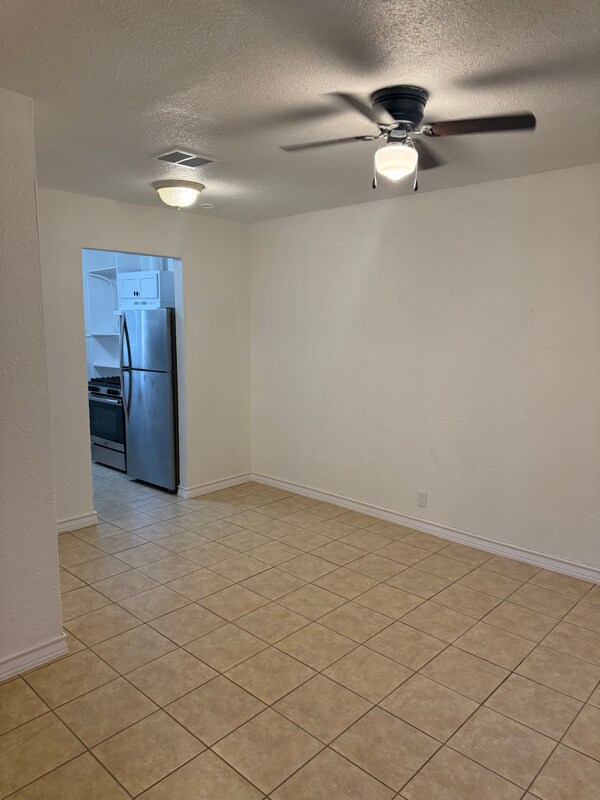 Foto del edificio - 600 Ellor Dr