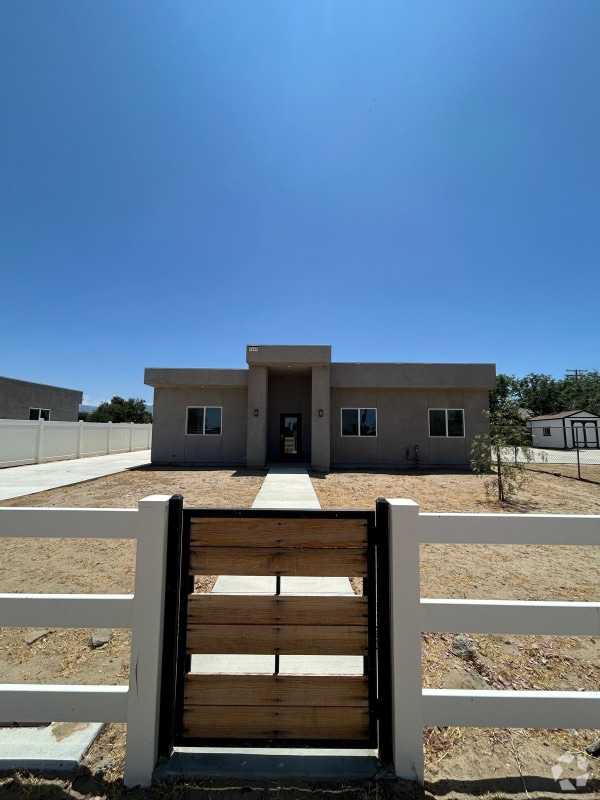 Building Photo - 9208 E Ave T 6