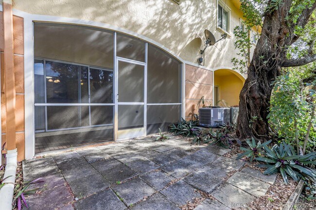 Building Photo - 6527 Catalina Ln