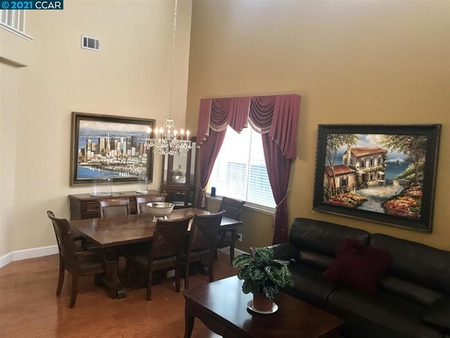 Foto del edificio - 1120 Oakpoint Dr