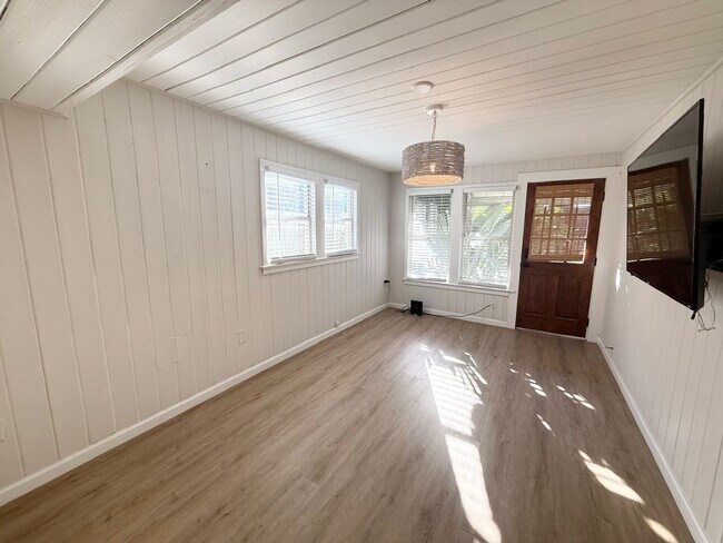 Foto del edificio - Charming Beachside Rental!