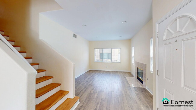 Foto del edificio - Bright & Stylish 4BR Townhouse with Privat...