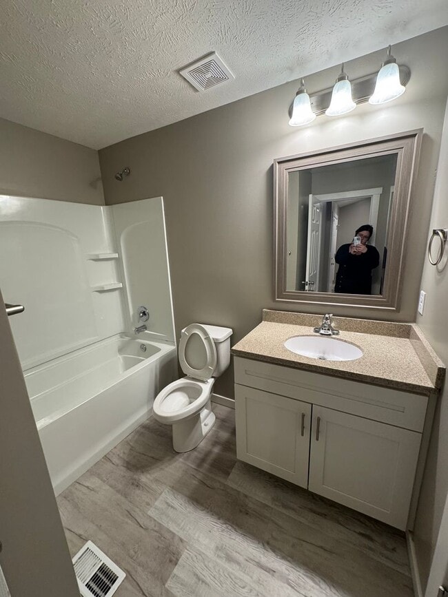 Foto del edificio - Welcome to your Village Pointe Townhome!!