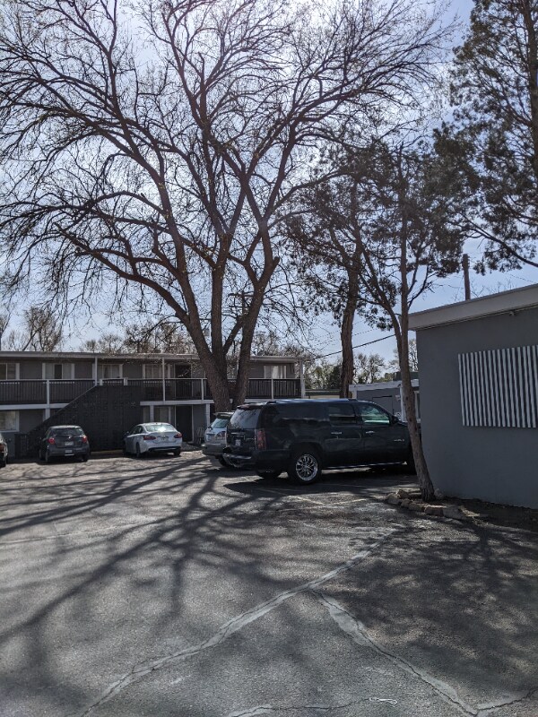 Building Photo - 225 E Brookside St