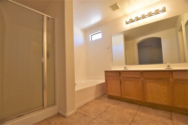 Foto del edificio - 5552 W Minton Ave