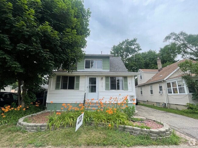 Building Photo - 1141 E Bernhard Ave