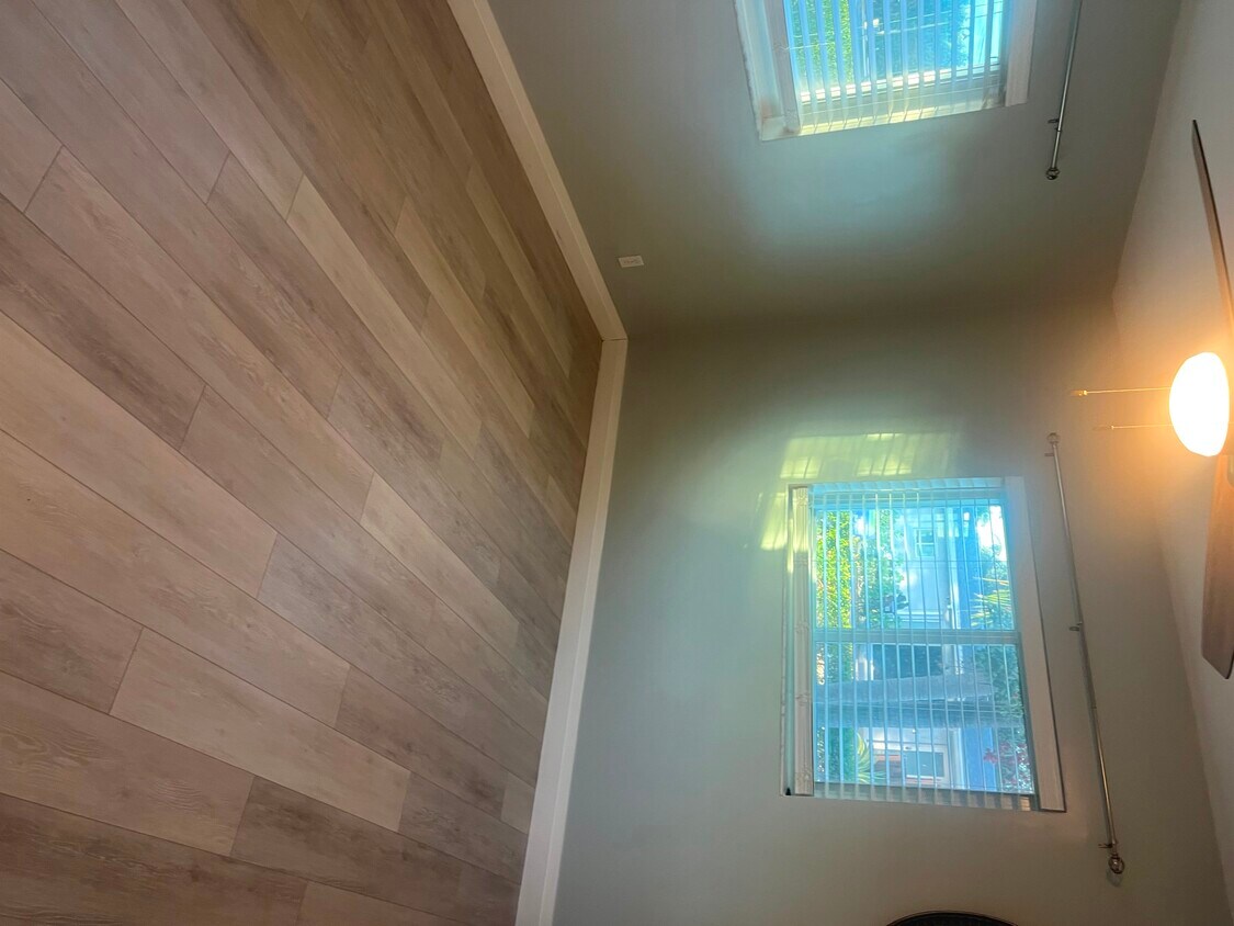 Foto principal - 2300 NE 11th Ave