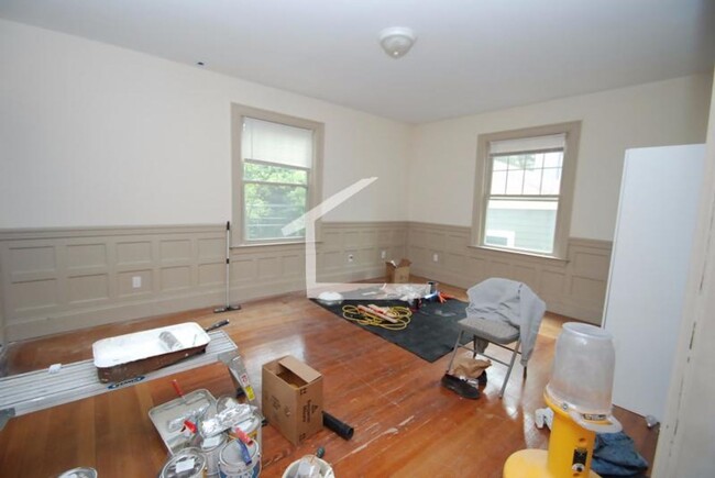 Building Photo - Large Unit on Cleveland Circle. In-Unit Wa...