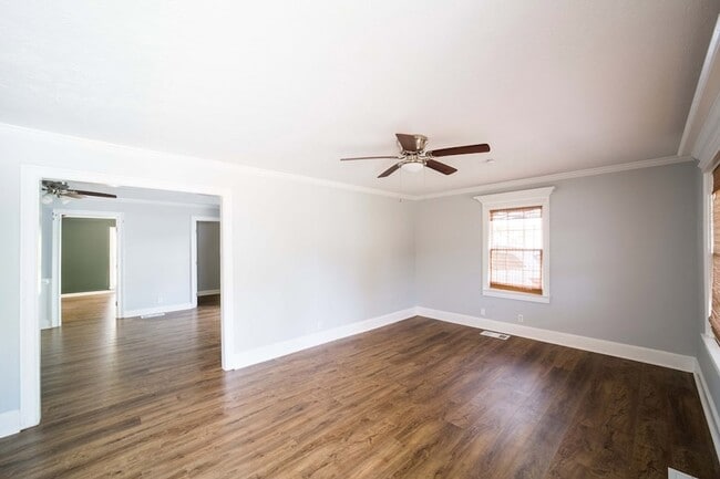 Building Photo - 2505 10th Ave S