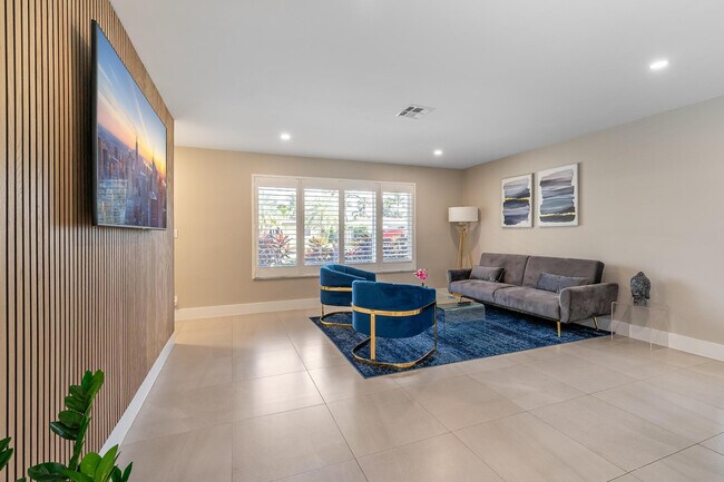 Foto del edificio - 300 SE 8th Ct