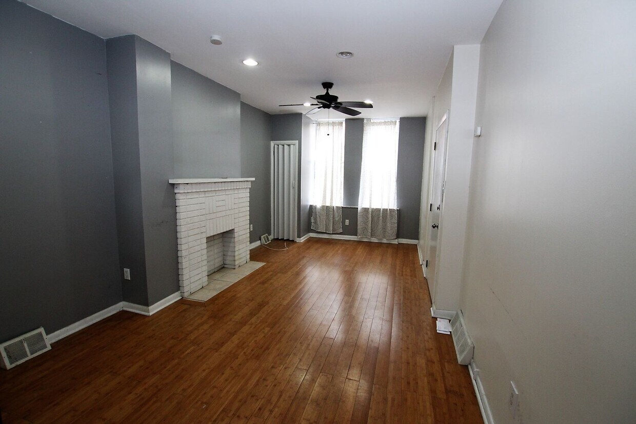 Foto principal - Beautiful 1bd with private backyard in gre...