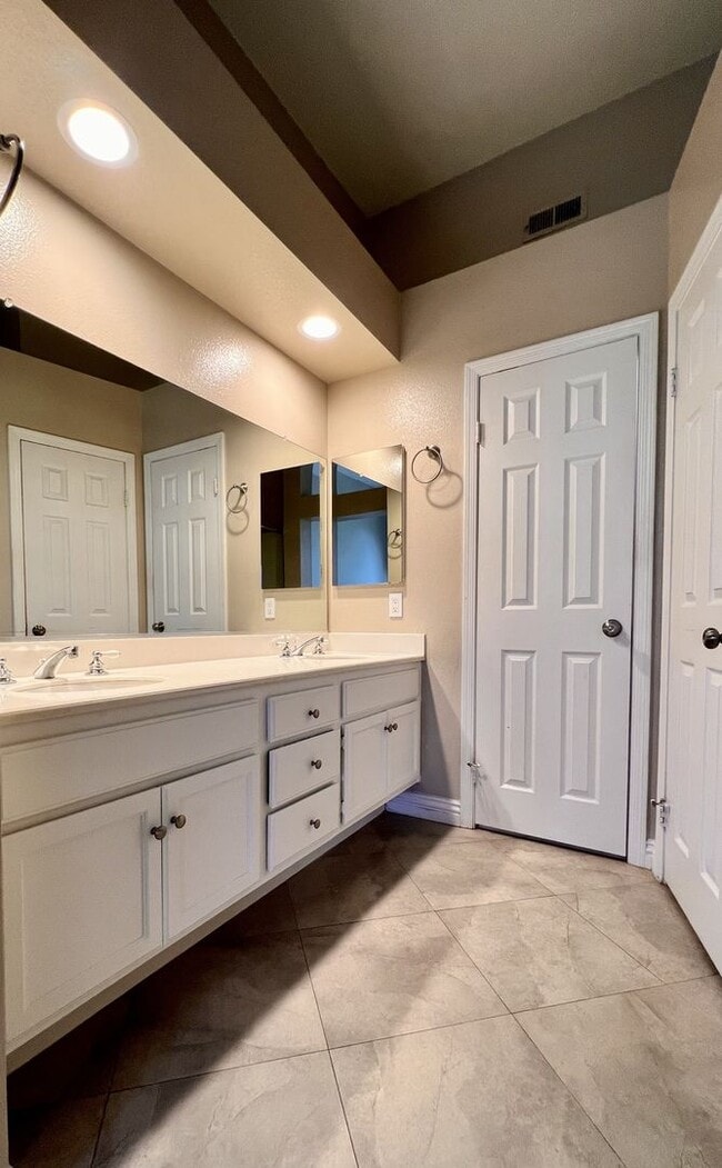 Building Photo - Sera Brisa Condo in Rancho Santa Margarita