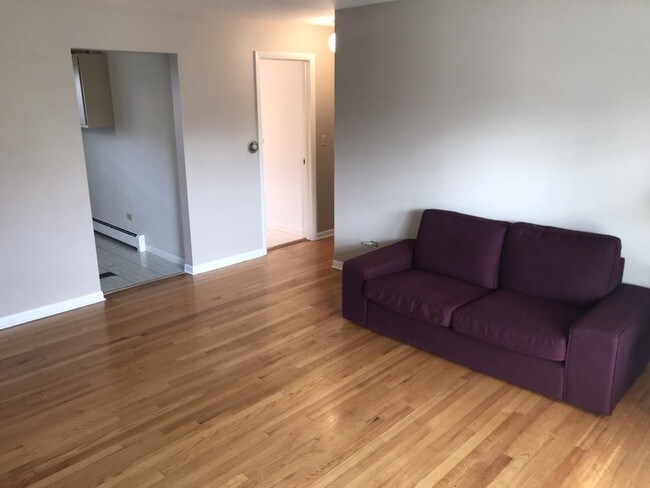 Foto del edificio - 9228 N Woodland Dr