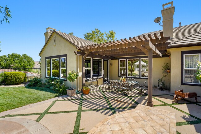 Foto del edificio - 26521 Mont Calabasas Dr