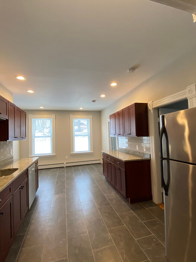Kitchen with eat in area - 32 Uxbridge St