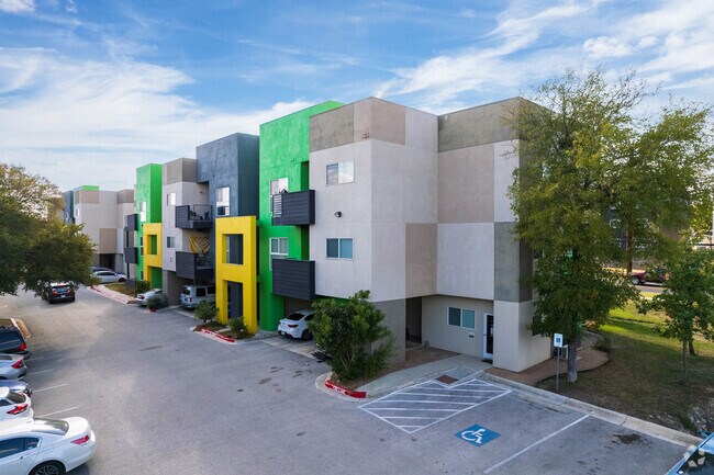 Foto del edificio - Green Spring Apartments