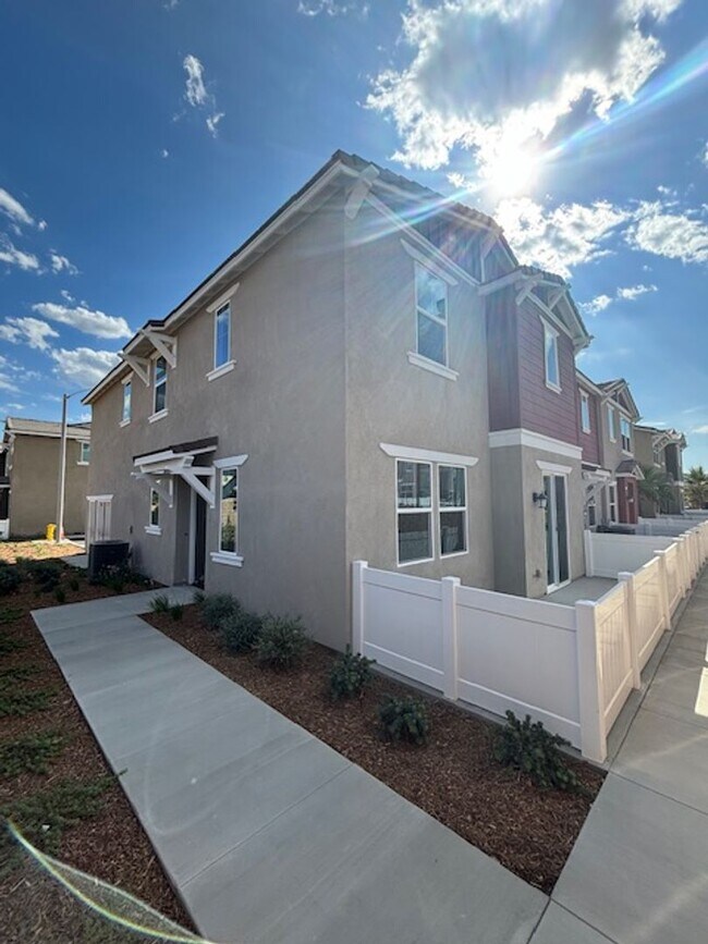 Foto del edificio - Ready Now! Beautiful Wildomar Condo  3 Bed...
