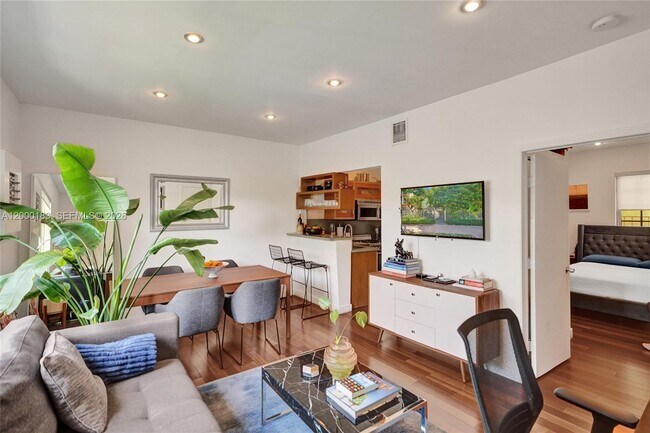 Foto del edificio - 815 Euclid Ave