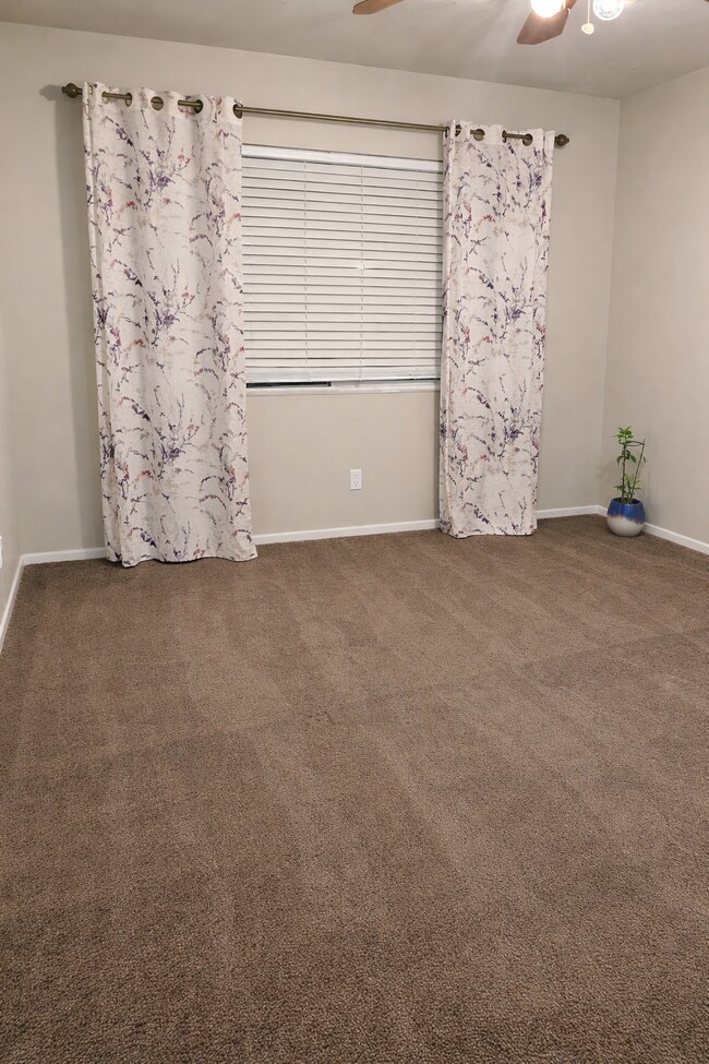 Foto del edificio - 8031 Dorinda Ave