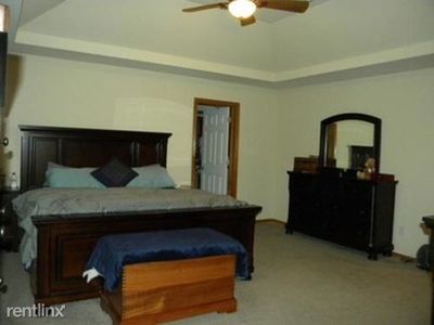 Foto del edificio - 425 Flower Meadows St